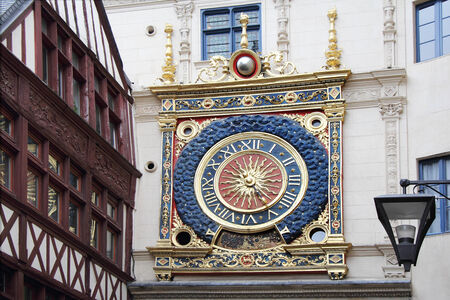 Old gold clock, Ruan, Gros horloge, Rouen Franceのeditorial素材