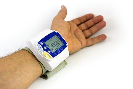 Man himself measured his own blood pressure on a wrist