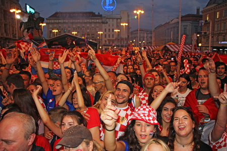 ZAGREB, CROATIA - JULY 07 Croatian football fans on the Ban Jelacic Square, watching 2018 FIFA WORLD CUP RUSSIA match Russia vs Croatia on July 07, 2018 in Zagreb, Croatiaのeditorial素材