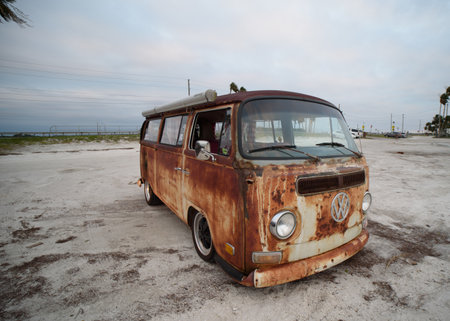 Dunedin, FL, September 2022 - Paint job gives appearence of rusty Old Volkswagen Minibusのeditorial素材
