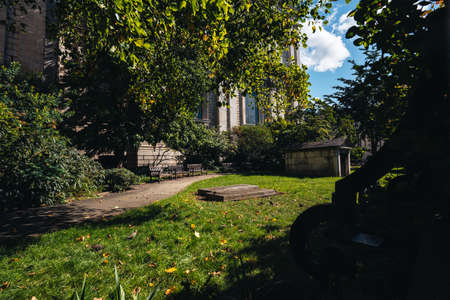 London / UK - 07/11/2020: Empty benches in St. Paul Cathedral courtyard on hot summer sunny dayの写真素材