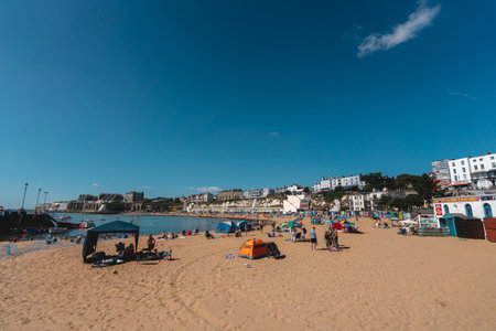 Viking Bay, Kent / UK -  2020.08.01: Beautiful sand beach in East England packed with people during Coronavirus Pandemicのeditorial素材