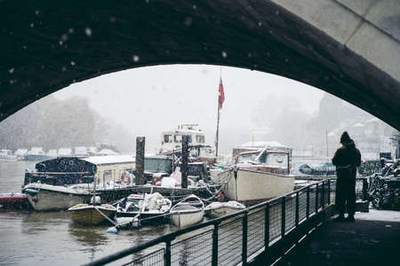 Richmond Upon Thames, London | UK -  2021.01.24: Beautiful West London Embankment covered in snow on cold Sunday Morningのeditorial素材