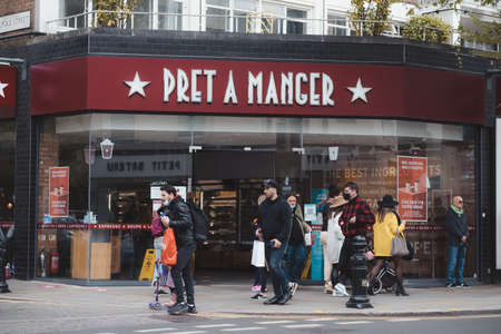 Westminster, London | UK -  2021.05.02: Busy day at Pret a Manger cafe coffee shop in West part of the cityのeditorial素材