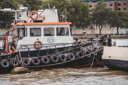 Thames River Embankment, London | UK - 2021.06.26: Tugboat team at the Thames Riverのeditorial素材