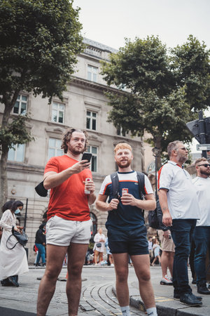 London | UK - 2021.07.12: English people fans gathering at Trafalgar Square to watch the Final Euro 2020 Football gameのeditorial素材