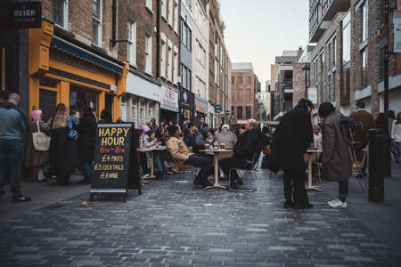 Soho, London | UK -  2021.04.16: People sitting in pubs and restaurants on Friday evening after ending of Lockdownのeditorial素材