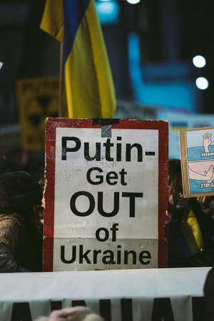 Downing Street, London | UK -  2022.02.25: Ukrainian people protest, thousands gather to demand tougher sanctions on Russia from British Government, EU and USA to stop the war in Ukraineのeditorial素材