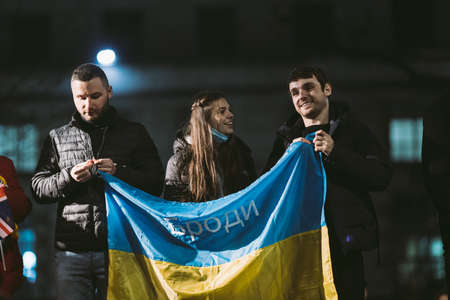 Downing Street, London | UK -  2022.02.25: Ukrainian people protest, thousands gather to demand tougher sanctions on Russia from British Government, EU and USA to stop the war in Ukraineのeditorial素材
