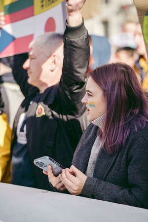 Downing Street, London | UK -  2022.02.26: Ukrainian people protest, thousands gather to demand tougher sanctions on Russia from British Government, EU and USA to stop the war in Ukraineのeditorial素材