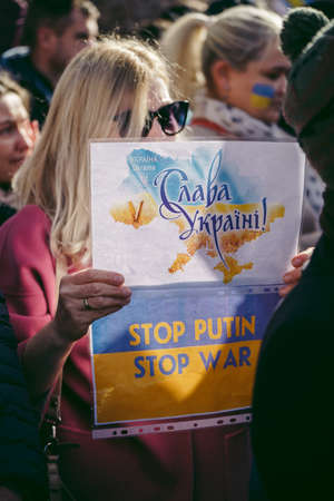 Downing Street, London | UK -  2022.02.26: Ukrainian people protest, thousands gather to demand tougher sanctions on Russia from British Government, EU and USA to stop the war in Ukraineのeditorial素材