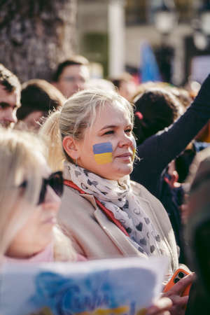 Downing Street, London | UK -  2022.02.26: Ukrainian people protest, thousands gather to demand tougher sanctions on Russia from British Government, EU and USA to stop the war in Ukraineのeditorial素材