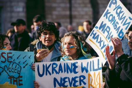 Downing Street, London | UK -  2022.02.26: Ukrainian people protest, thousands gather to demand tougher sanctions on Russia from British Government, EU and USA to stop the war in Ukraineのeditorial素材