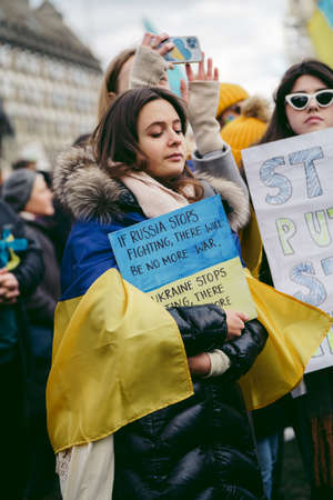 Parliament Square, London | UK -  2022.03.06: Ukrainian people protest, thousands gather to demand tougher sanctions on Russia from British Government, EU and USA to stop the war in Ukraineのeditorial素材