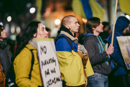 Trafalgar Square, London | UK -  2022.03.07: Ukrainian people protest, thousands gather to demand tougher sanctions on Russia from British Government, EU and USA to stop the war in Ukraineのeditorial素材