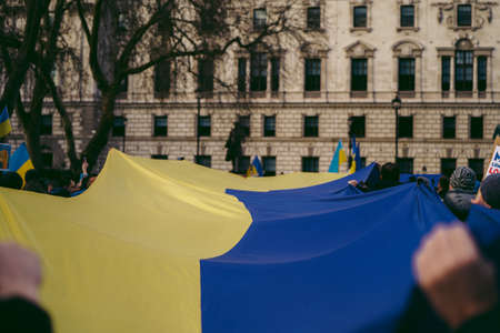 Parliament Square, London | UK -  2022.03.06: Ukrainian people protest, thousands gather to demand tougher sanctions on Russia from British Government, EU and USA to stop the war in Ukraineのeditorial素材