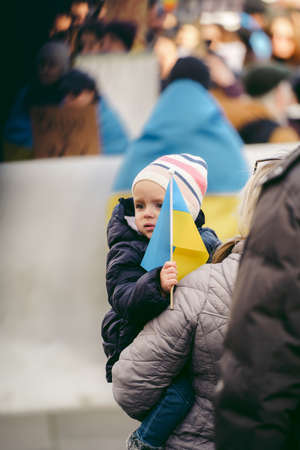 Parliament Square, London | UK -  2022.03.06: Young children with flags and banners gather to demand tougher sanctions on Russia from British Governmentのeditorial素材