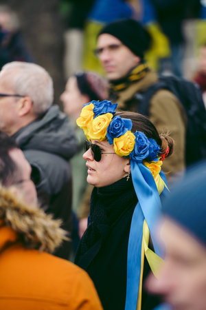 Parliament Square, London | UK -  2022.03.06: Ukrainian people protest, thousands gather to demand tougher sanctions on Russia from British Government, EU and USA to stop the war in Ukraineのeditorial素材