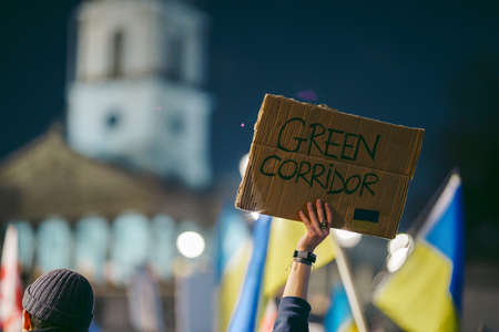 Trafalgar Square, London | UK -  2022.03.08: Ukrainian people protest, thousands gather to demand tougher sanctions on Russia from British Government, EU and USA to stop the war in Ukraineのeditorial素材