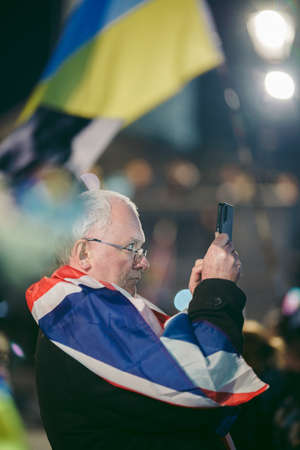Trafalgar Square, London | UK -  2022.03.15: Ukrainian people protest, thousands gather to demand tougher sanctions on Russia from British Government, EU and USA to stop the war in Ukraineのeditorial素材