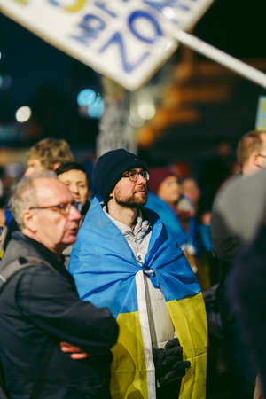 Trafalgar Square, London | UK -  2022.03.08: Ukrainian people protest, thousands gather to demand tougher sanctions on Russia from British Government, EU and USA to stop the war in Ukraineのeditorial素材