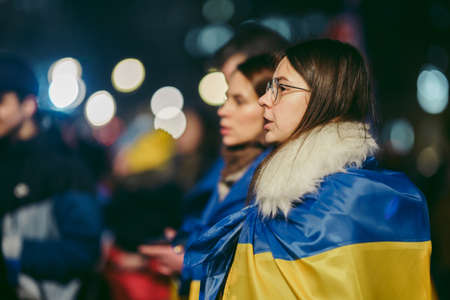 Trafalgar Square, London | UK -  2022.03.09: Ukrainian people protest, thousands gather to demand tougher sanctions on Russia from British Government, EU and USA to stop the war in Ukraineのeditorial素材