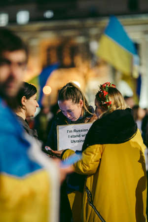 Trafalgar Square, London | UK -  2022.03.10: Ukrainian people protest, thousands gather to demand tougher sanctions on Russia from British Government, EU and USA to stop the war in Ukraineのeditorial素材