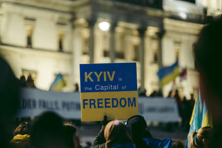 Trafalgar Square, London | UK -  2022.03.09: Ukrainian people protest, thousands gather to demand tougher sanctions on Russia from British Government, EU and USA to stop the war in Ukraineのeditorial素材