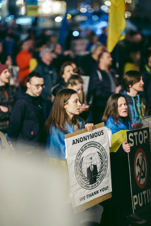 Trafalgar Square, London | UK -  2022.03.10: Ukrainian people protest, thousands gather to demand tougher sanctions on Russia from British Government, EU and USA to stop the war in Ukraineのeditorial素材