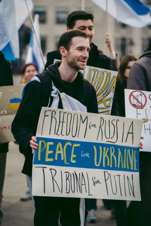 Trafalgar Square, London | UK -  2022.03.20: Ukrainian people protest, thousands gather to demand tougher sanctions on Russia from British Government, EU and USA to stop the war in Ukraineのeditorial素材