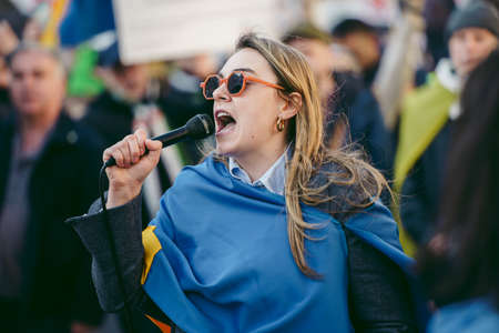 Downing Street, London | UK -  2022.03.19: Ukrainian people protest, thousands gather to demand tougher sanctions on Russia from British Government, EU and USA to stop the war in Ukraineのeditorial素材