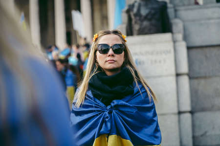 Trafalgar Square, London | UK -  2022.03.20: Ukrainian people protest, thousands gather to demand tougher sanctions on Russia from British Government, EU and USA to stop the war in Ukraineのeditorial素材