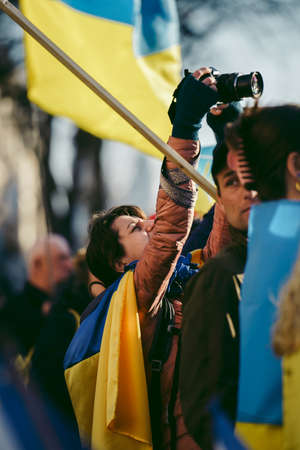 Downing Street, London | UK -  2022.03.19: Ukrainian people protest, thousands gather to demand tougher sanctions on Russia from British Government, EU and USA to stop the war in Ukraineのeditorial素材