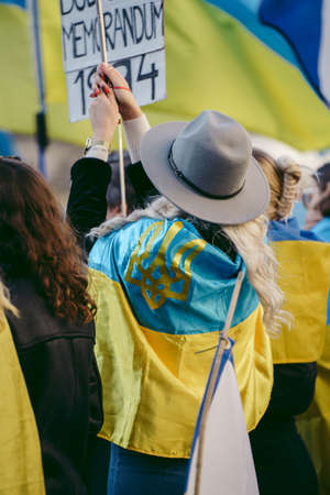 Downing Street, London | UK -  2022.03.19: Ukrainian people protest, thousands gather to demand tougher sanctions on Russia from British Government, EU and USA to stop the war in Ukraineのeditorial素材