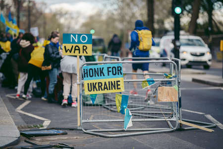 Russian embassy, London | UK -  2022.04.07: Ukrainian people protest, thousands gather to demand tougher sanctions on Russia from British Government, EU and USA to stop the war in Ukraineのeditorial素材