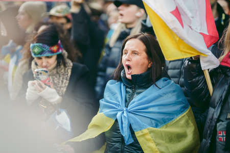 Russian embassy, London | UK -  2022.04.07: Ukrainian people protest, thousands gather to demand tougher sanctions on Russia from British Government, EU and USA to stop the war in Ukraineのeditorial素材