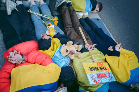 Russian embassy, London | UK -  2022.04.07: Ukrainian people protest, thousands gather to demand tougher sanctions on Russia from British Government, EU and USA to stop the war in Ukraineのeditorial素材
