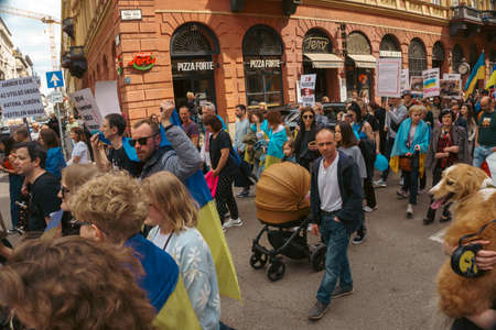 Budapest | Hungary - 2022.03.08: People with flags in Budapest gather to support Ukrainians and stop the war started by russiaのeditorial素材