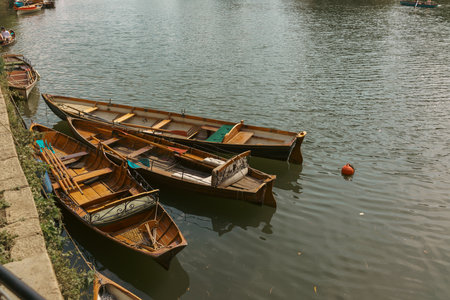 Richmond, London | UK - 2022.08.14: Boats moored at Richmond Bridgeのeditorial素材