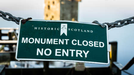 Castle Douglas, Scotland - 28th December 2020: Historic Scotland Monument Closed, no entry sign, Threave Castle, Castle Douglas, Scotlandのeditorial素材