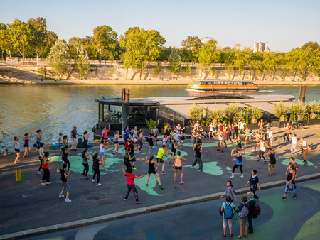 Paris, France - August 15, 2018 : group excercise/zumba besides Seine river in Parisのeditorial素材