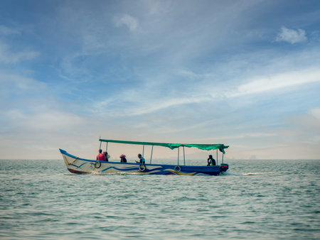 Malvan, INDIA - December 23, 2021 : Unidentified tourists enjoying boat ride in  Devbagh beach, Sindhudurga, a place listed in 30 favorite tourist destination around worldのeditorial素材