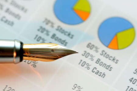 Fountain pen pointing to investment direction on chartの写真素材