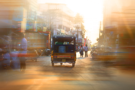 KAIKALUR ,Andhra Pradesh ,INDIA -January 07,2019: Share auto rickshaw is a common commute in rural Indiaのeditorial素材