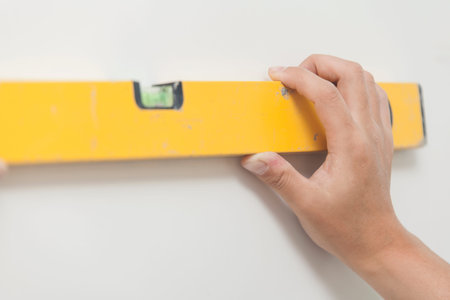 Use of the measuring tool for level installation