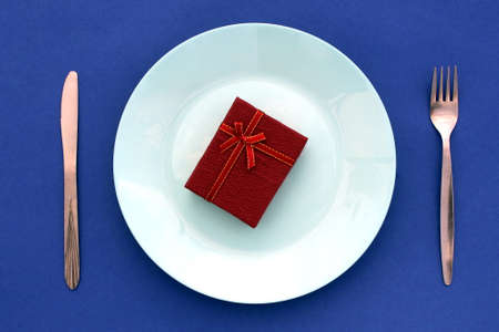 There is a holiday gift box on the plate.の写真素材