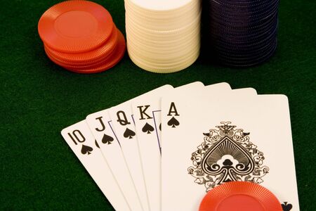 close up of cards and chips on green felt with winning handのeditorial素材