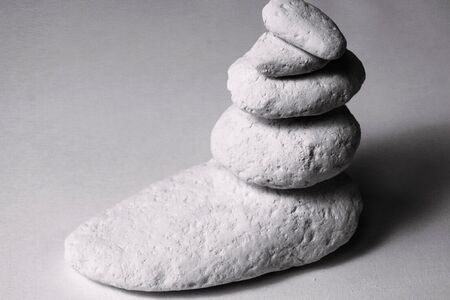 Steinmann Steinmandl Cairn signposts guide white stonesの写真素材