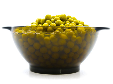 green preserved pea in the glass bowl against the white backgroundの写真素材