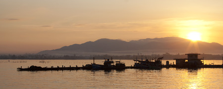 sunset silhouette city seaのeditorial素材